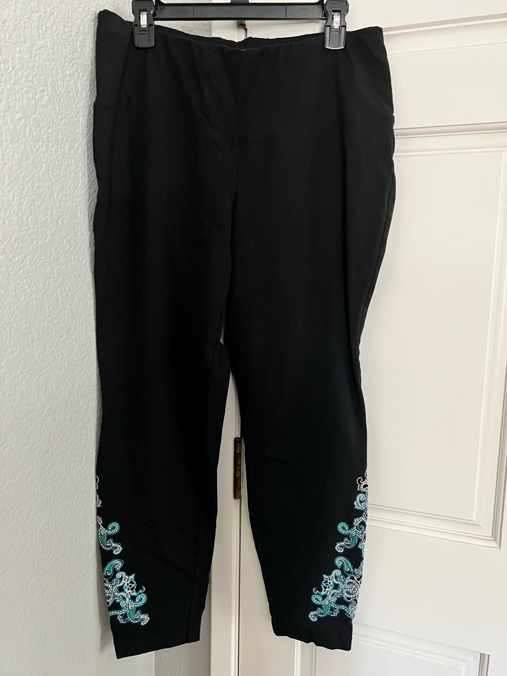 Chico’s Zenergy embroidered premium legging pants